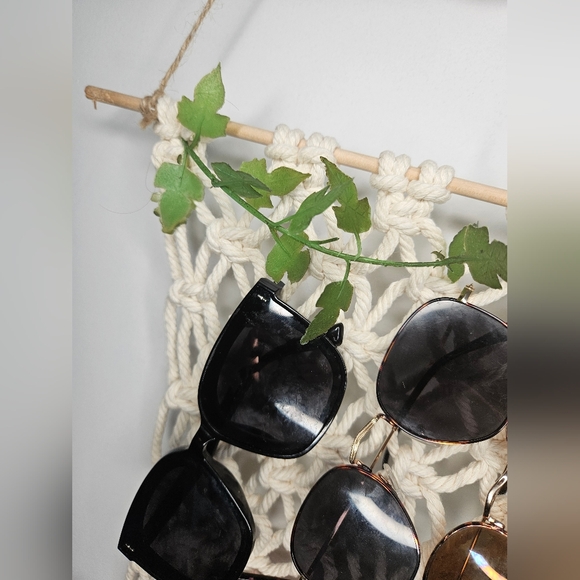 Handcrafted Macrame Key & Sunglasses holder - Picture 5 of 10